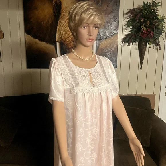 Vintage~ Christian Dior Size Medium Pink Elegant Nightgown